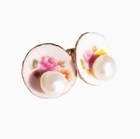Image 1 of pink plate ears with pearl