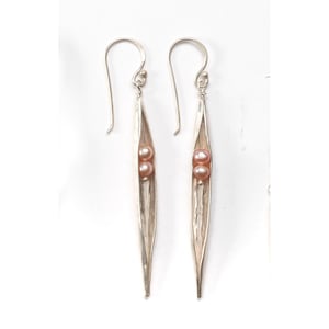 Image of Hammered Pink Pearl Peas in a Pod Earrings