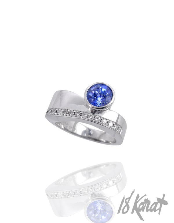 OFFSET WAVE - RING - 18Karat Studio+Gallery