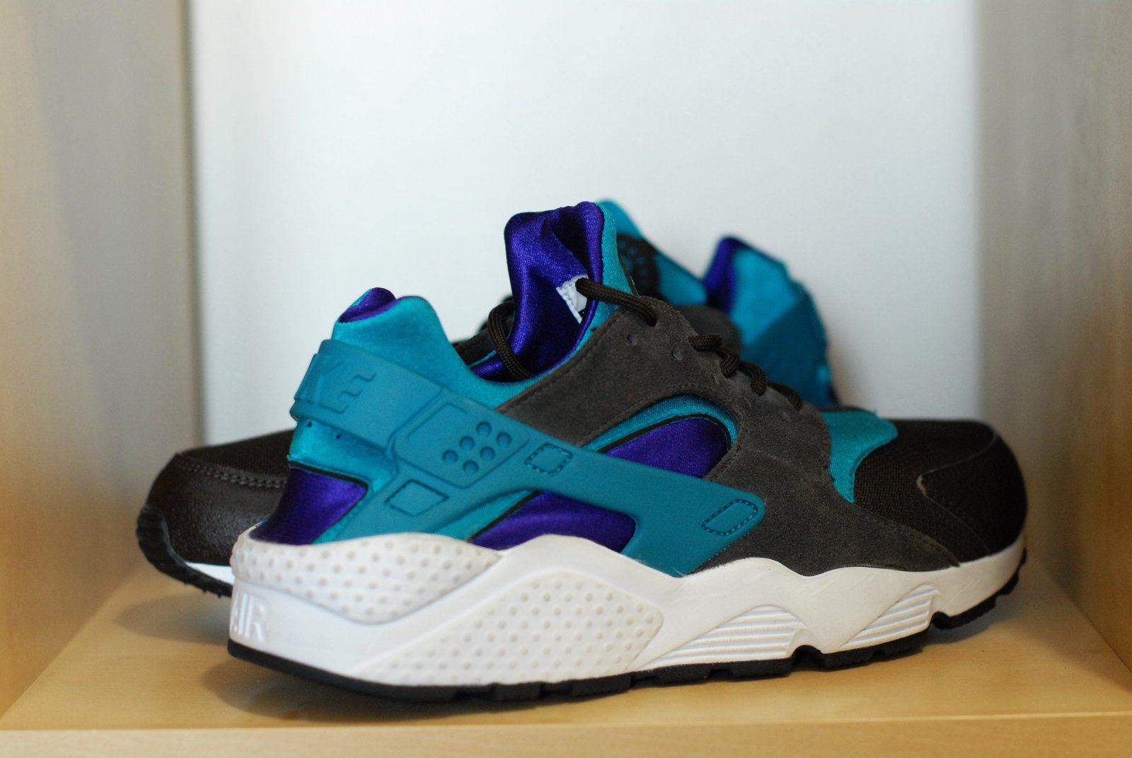 black and teal huaraches
