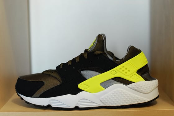 Image of Nike Huarache LE - Black Dark Green Volt Yellow