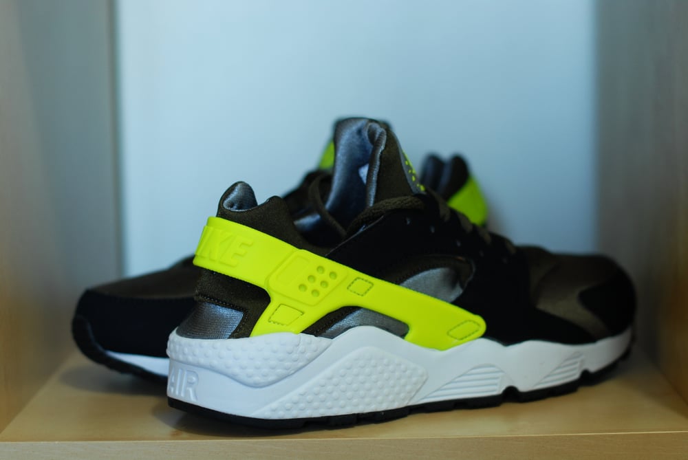 Image of Nike Huarache LE - Black Dark Green Volt Yellow