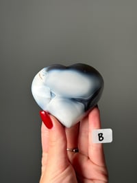 Image 2 of ORCA AGATE HEARTS -MADAGASCAR-