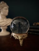 Boule de cristal de 13cm et son support en bronze massif du XIXème siecle, têtes de lions.