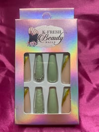 Nails - Long (Green/Gold Design)