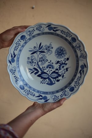 Image of Grosser Servierteller, tief, Zwiebelmuster super Zustanf,, von Hutschenreuter