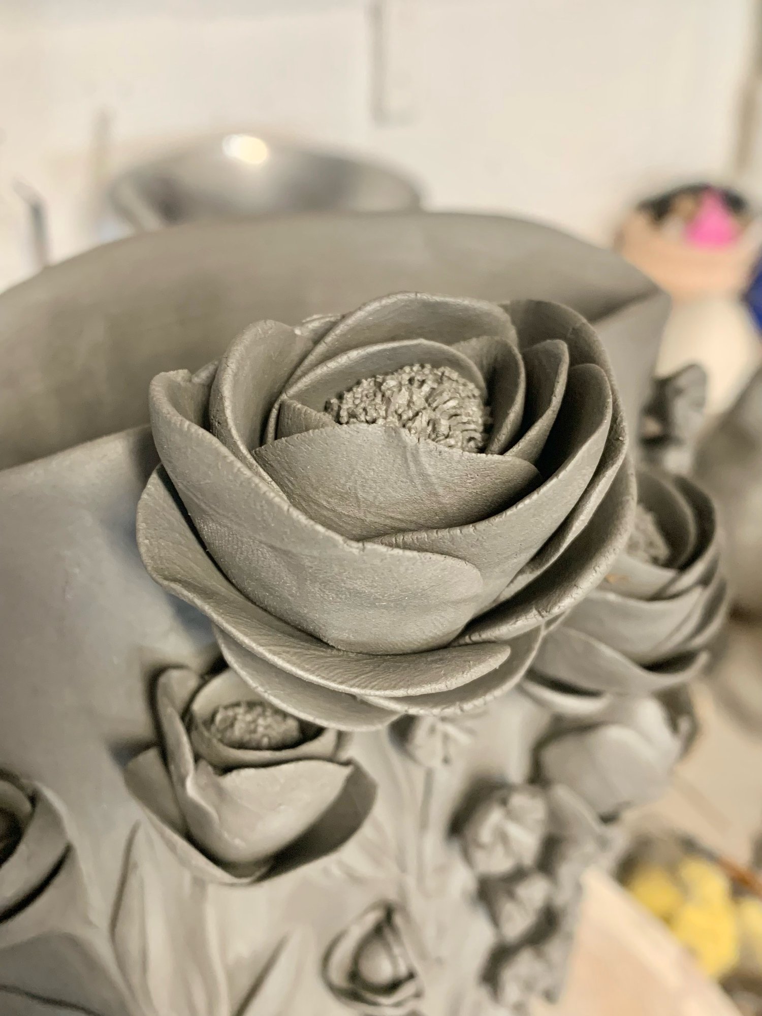 Image of Trailing Ivy Daisies and Roses 