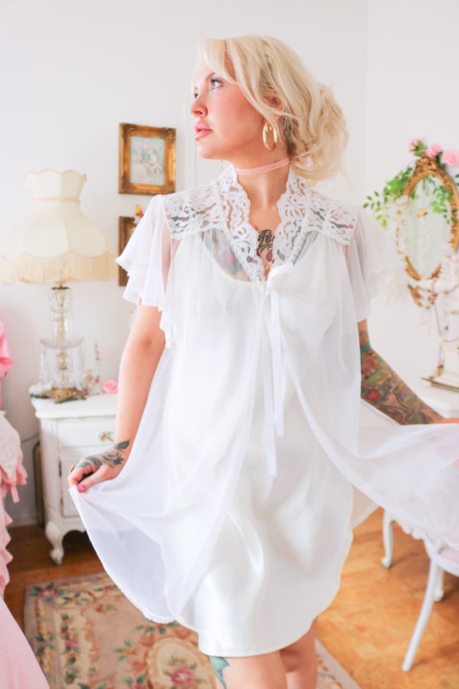 Image of Vintage 1980s Vanity Fair Angelic Mesh Bed Jacket (Medium)