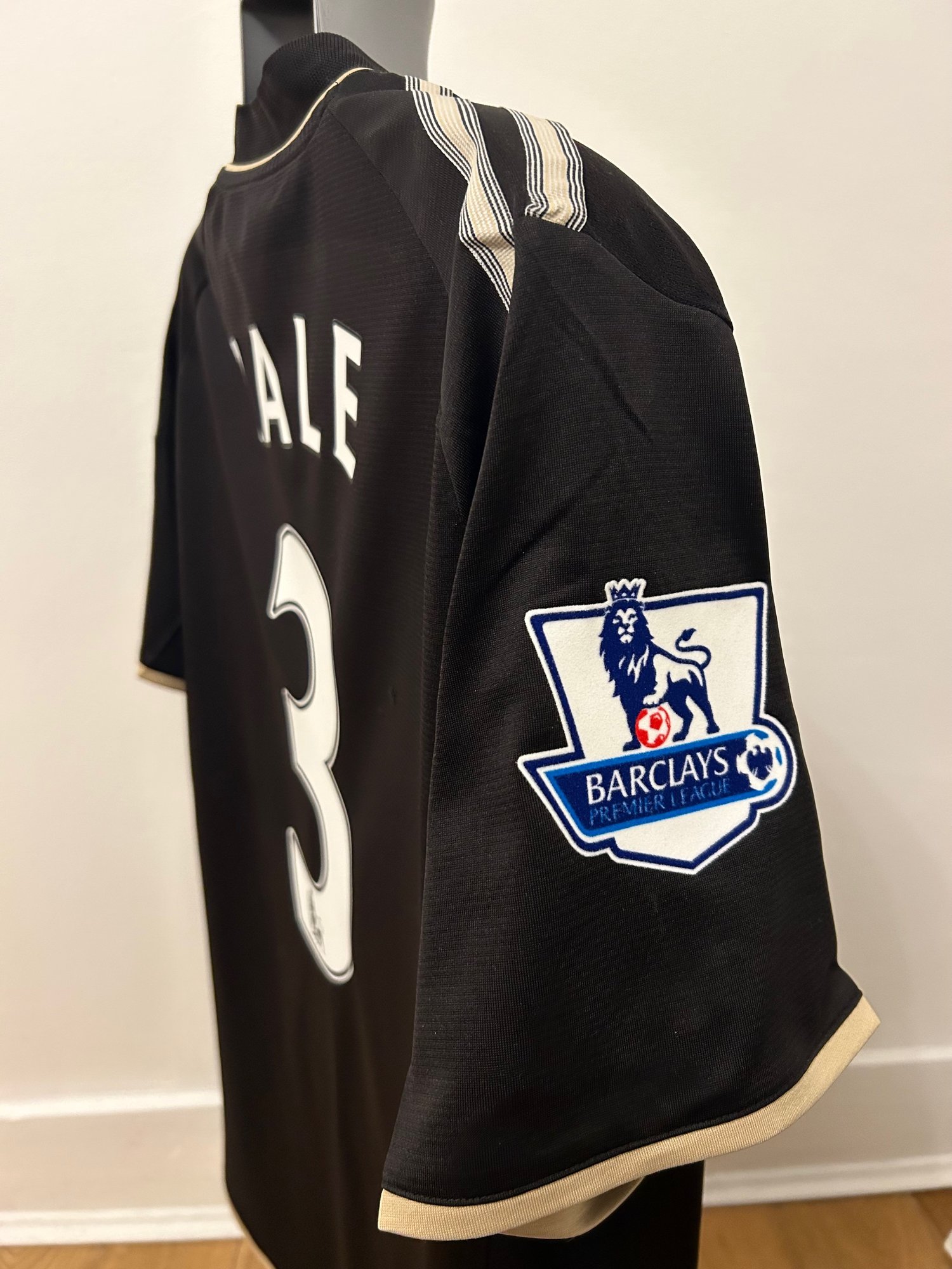 Image of Tottenham Hotspur “BALE 3” 2008/09 Third Shirt + PL patches (XL)
