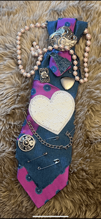 Pinky & Pins Tie Necklace