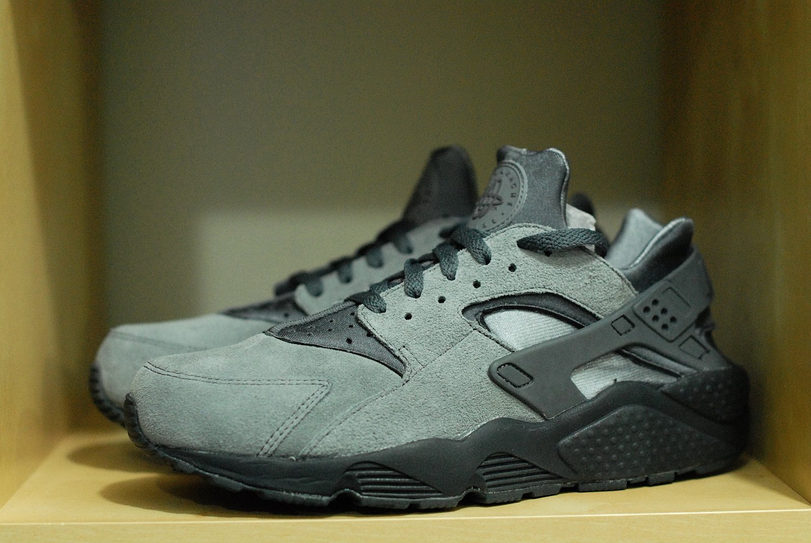 nike huarache le cool grey