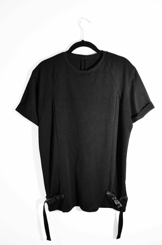 Image of BLACK EXTENDED TEE 