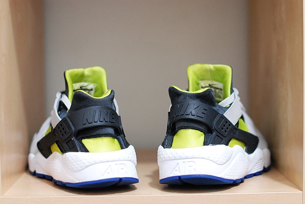 Image of NIKE HUARACHE LE - WHITE/CYBER-ANTHRACITE