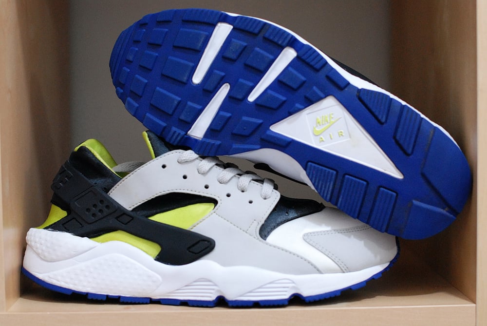 Image of NIKE HUARACHE LE - WHITE/CYBER-ANTHRACITE