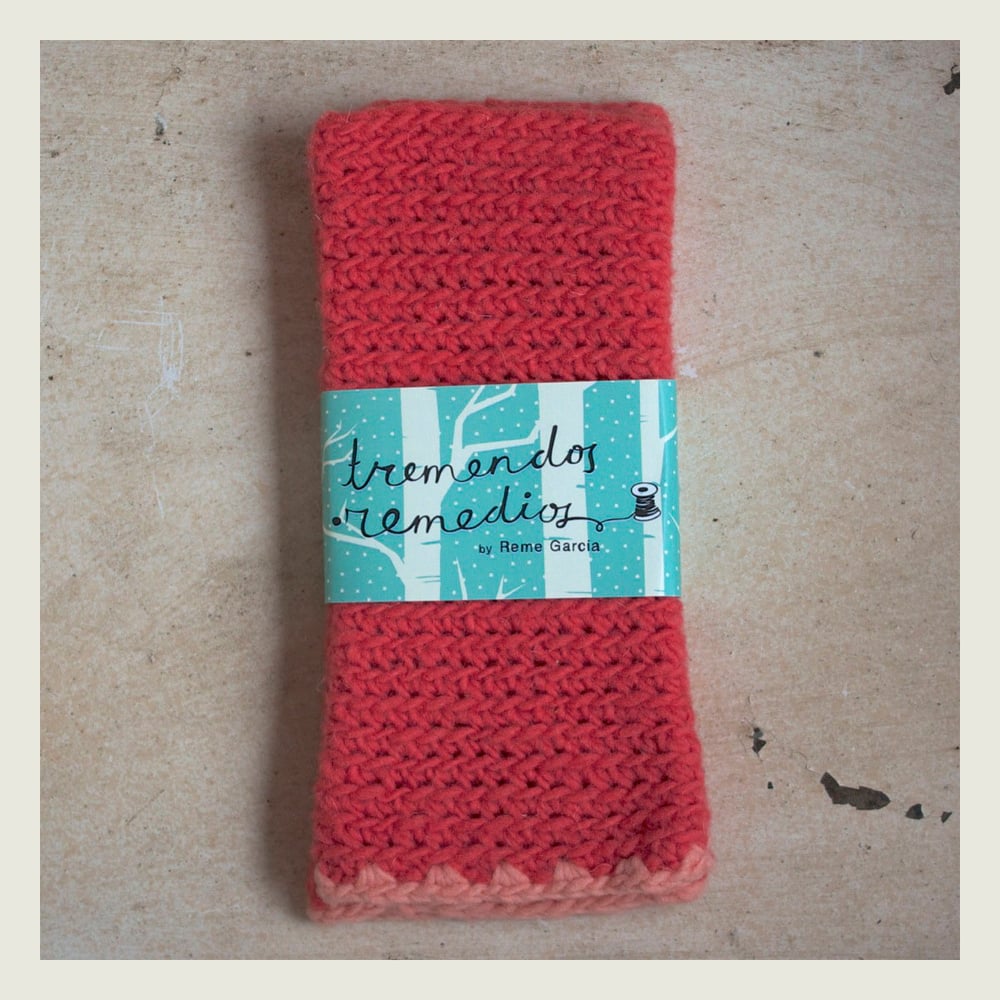 Image of Paris Tremendos Remedios Mittens - Coral and pastel pink