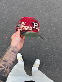 Image 2 of BURGUNDY MULTICAM HOUSTON ASTROS CUSTOM FITTED CAP