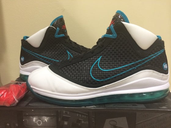 Image of Nike Lebron 7 "Red Carpet"