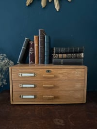 Image 1 of Petit meuble de métier, trois tiroirs, 1950!