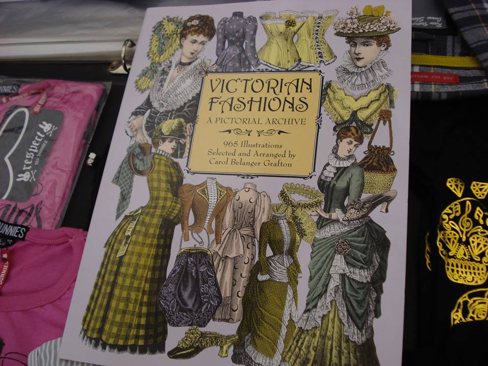 Image of VICTORIAN FASHIONS a pictorial archive