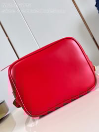 Image 5 of LV Neo Epi Leather