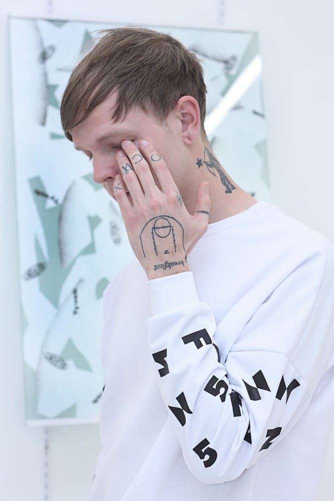 Image of WHITE SWEATSHIRT//