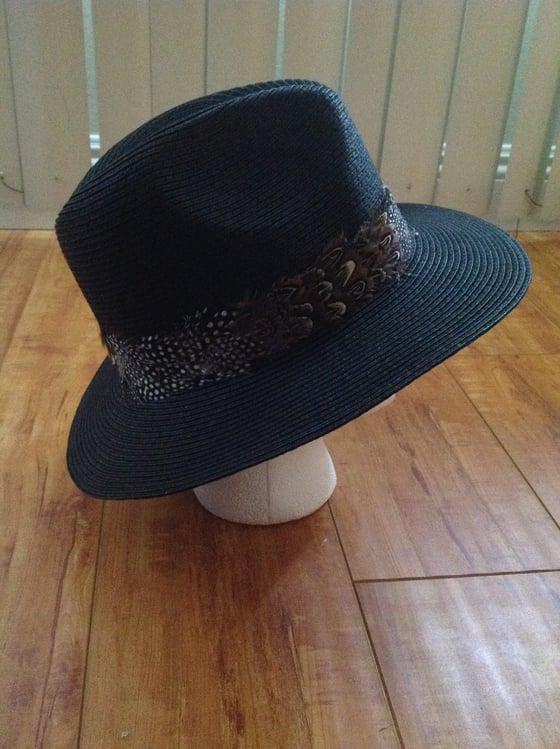Image of black straw fedora with mixed feather trim