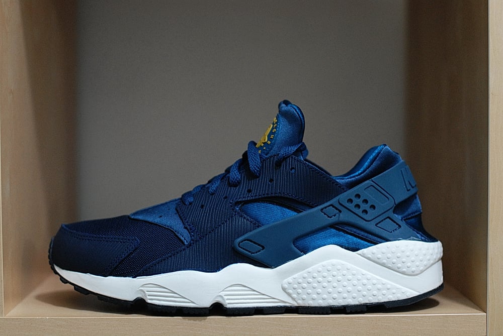 Image of NIKE HUARACHE LE - SIZE? EXCLUSIVE "NAVY PACK"