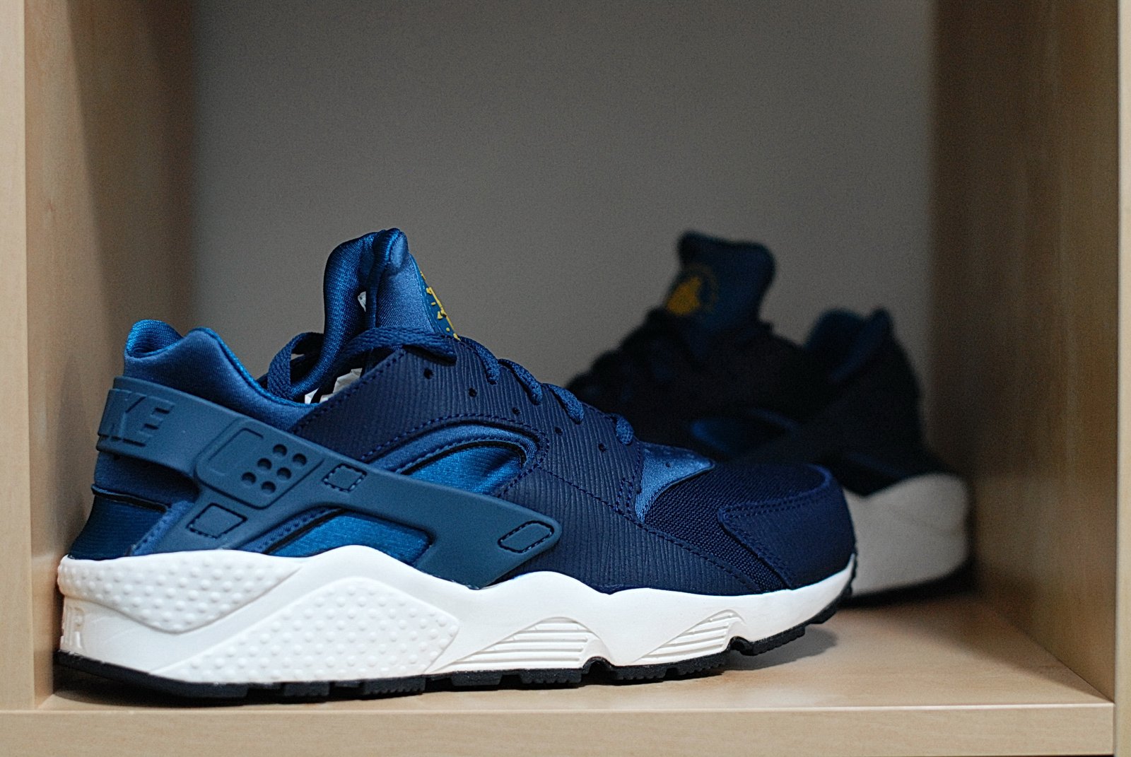 nike huarache navy pack