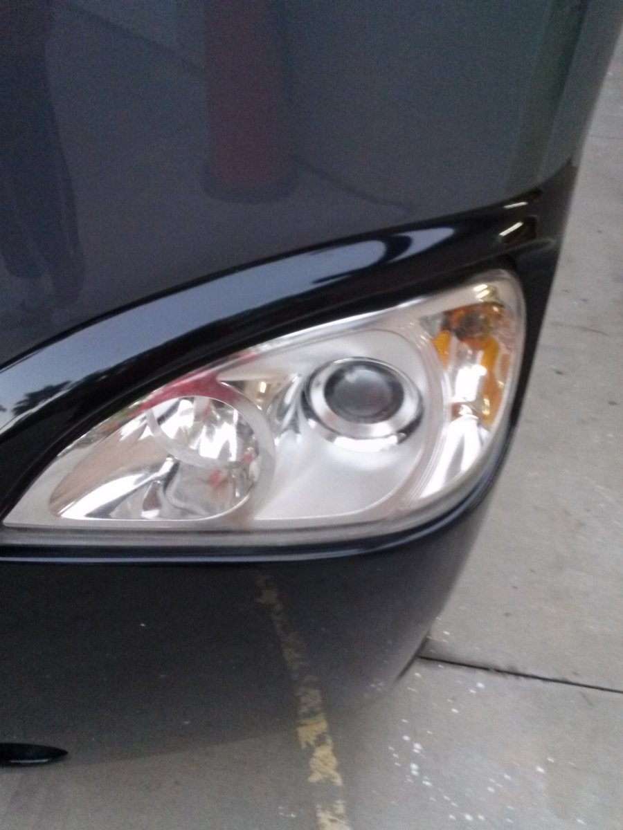 Image of HIGH SPEED HEADLIGHT RESTORATION