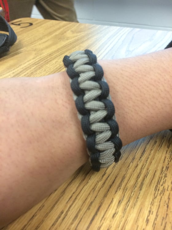 Image of Black and Tan Paracord Braclet