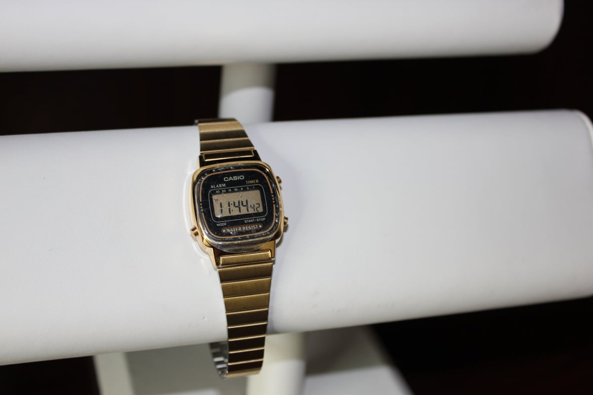 Casio Gold Black Ladies Digital Watch Vintage Wristwear