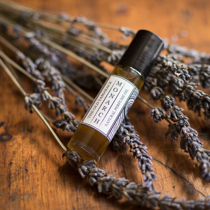 Botanical perfume oil hot sale