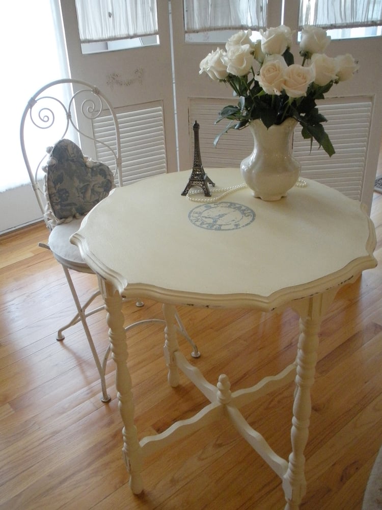 Image of Carte Postale Table