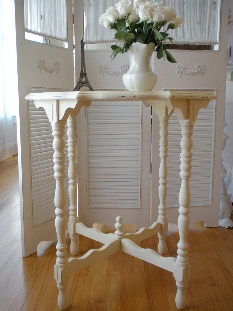 Image of Carte Postale Table