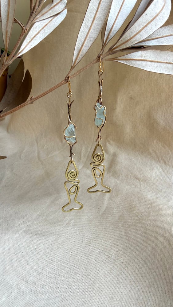 Image of Brass earrings with raw aquamarine 