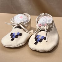 Image 3 of Beaded Baby Moccasins (white)