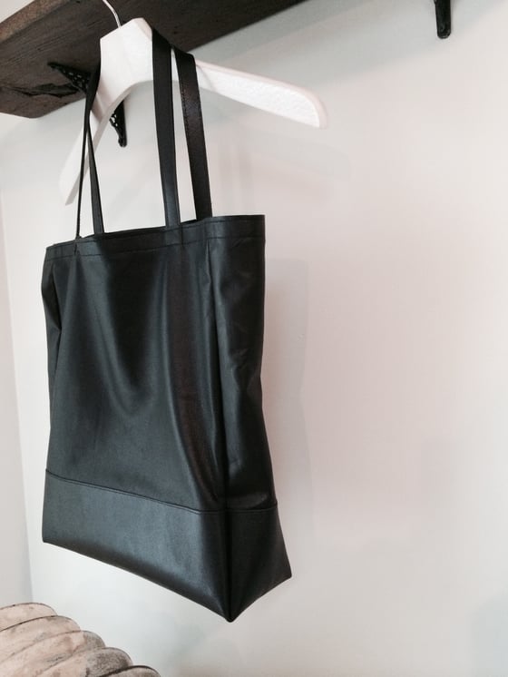 Image of Large Leather Tote - Black