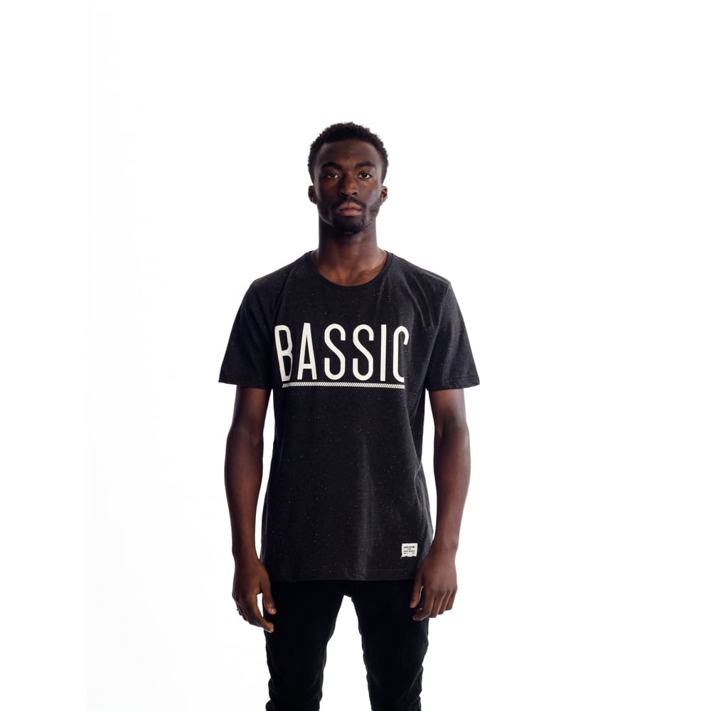 bassic-clothing-speckled-font