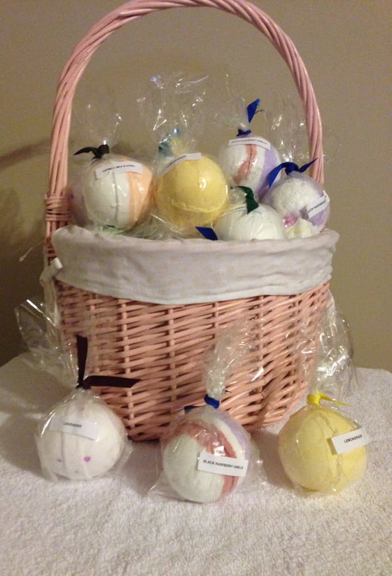 Image of Ahvi's Amazing Bath Fizzers