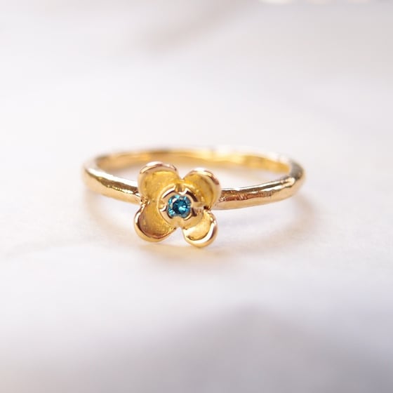 Beeld van Jasmijn geelgoud