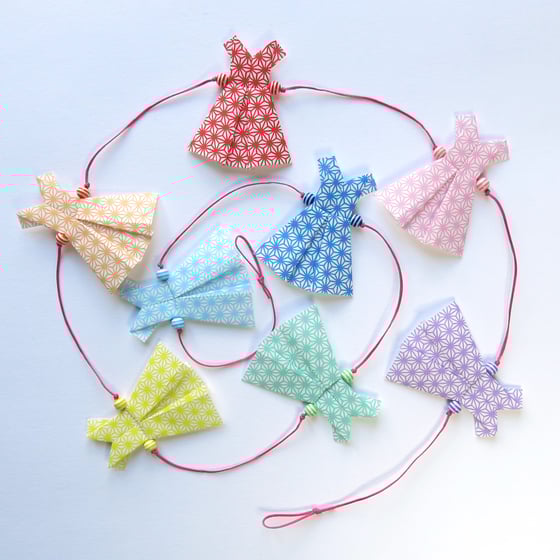 Image of Guirlande origami robes arc en ciel fil rose