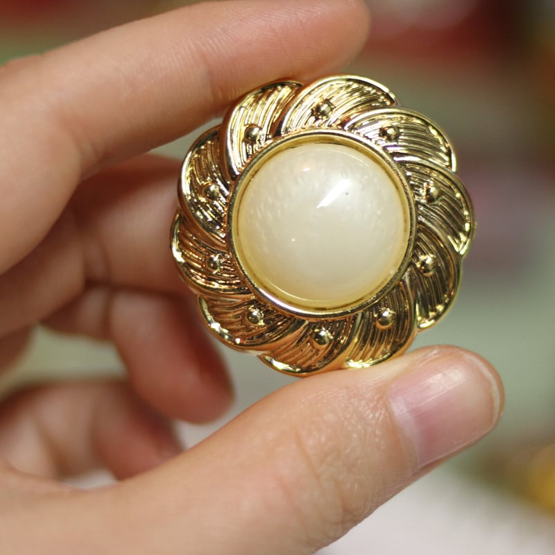 Image of Flower Gold Pearl Plugs (sizes 1/2-7/8)