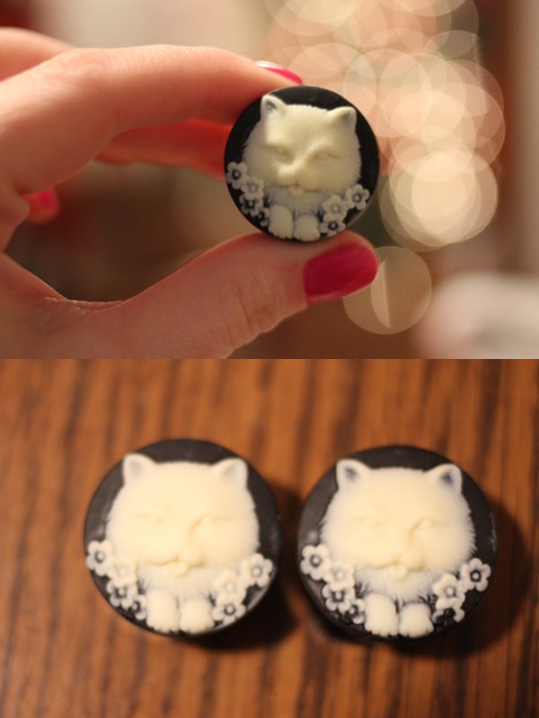 Image of Kitty Cameo Plugs (sizes 5/8-1")