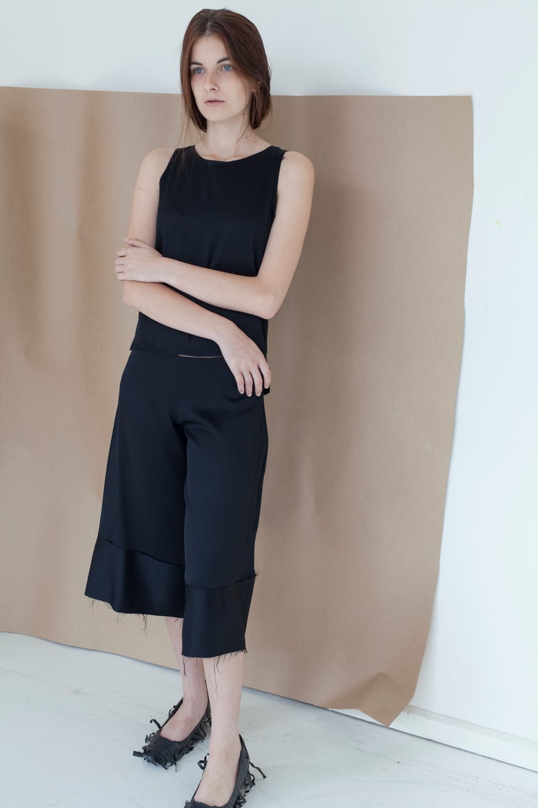 Image of WIDE LEG CROPPED TROUSER