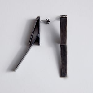 Image of LONG MORPH EARRING — BLACK