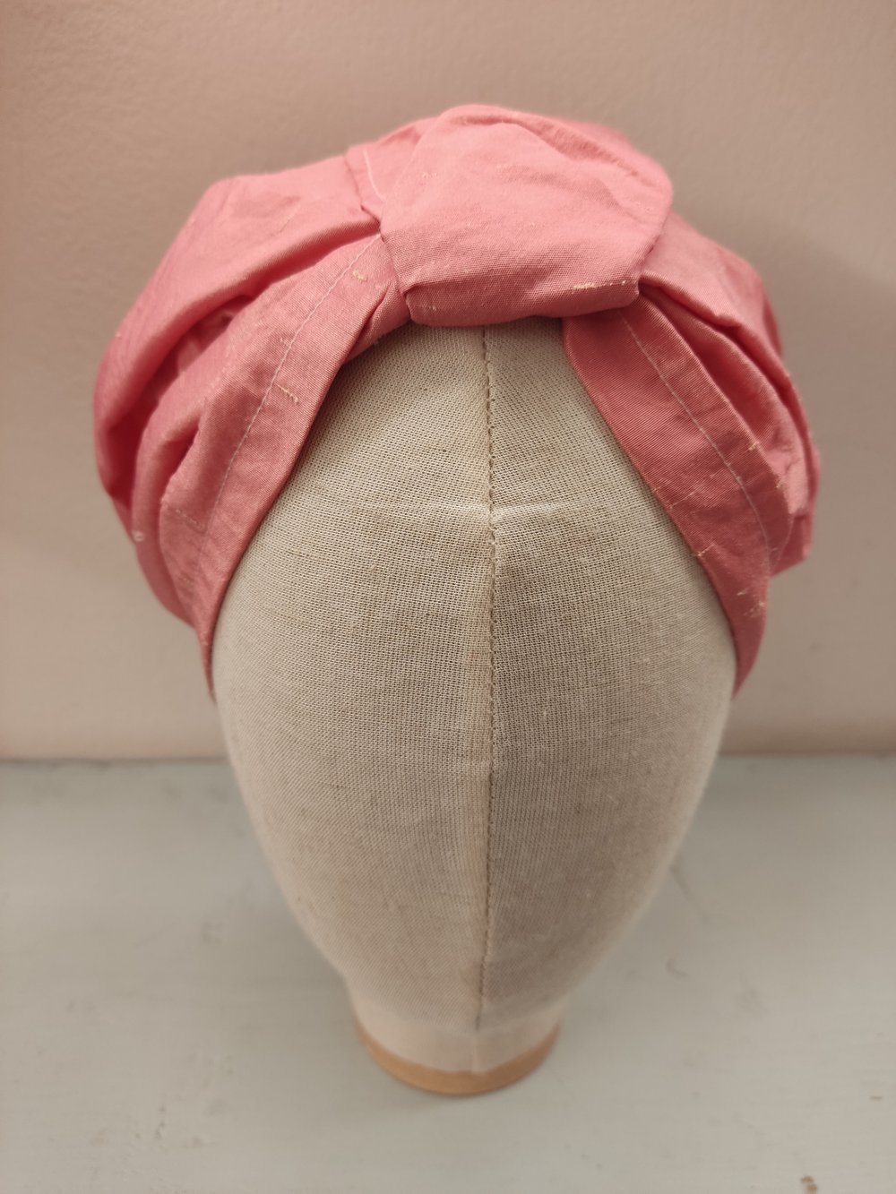 Image of Turbante in shantung color rosa fenicottero