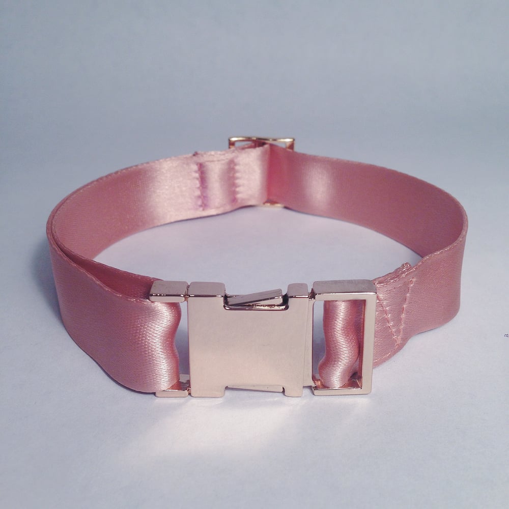 Image of choker in pink