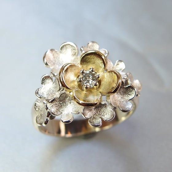 Beeld van Jasmijn zilver goud