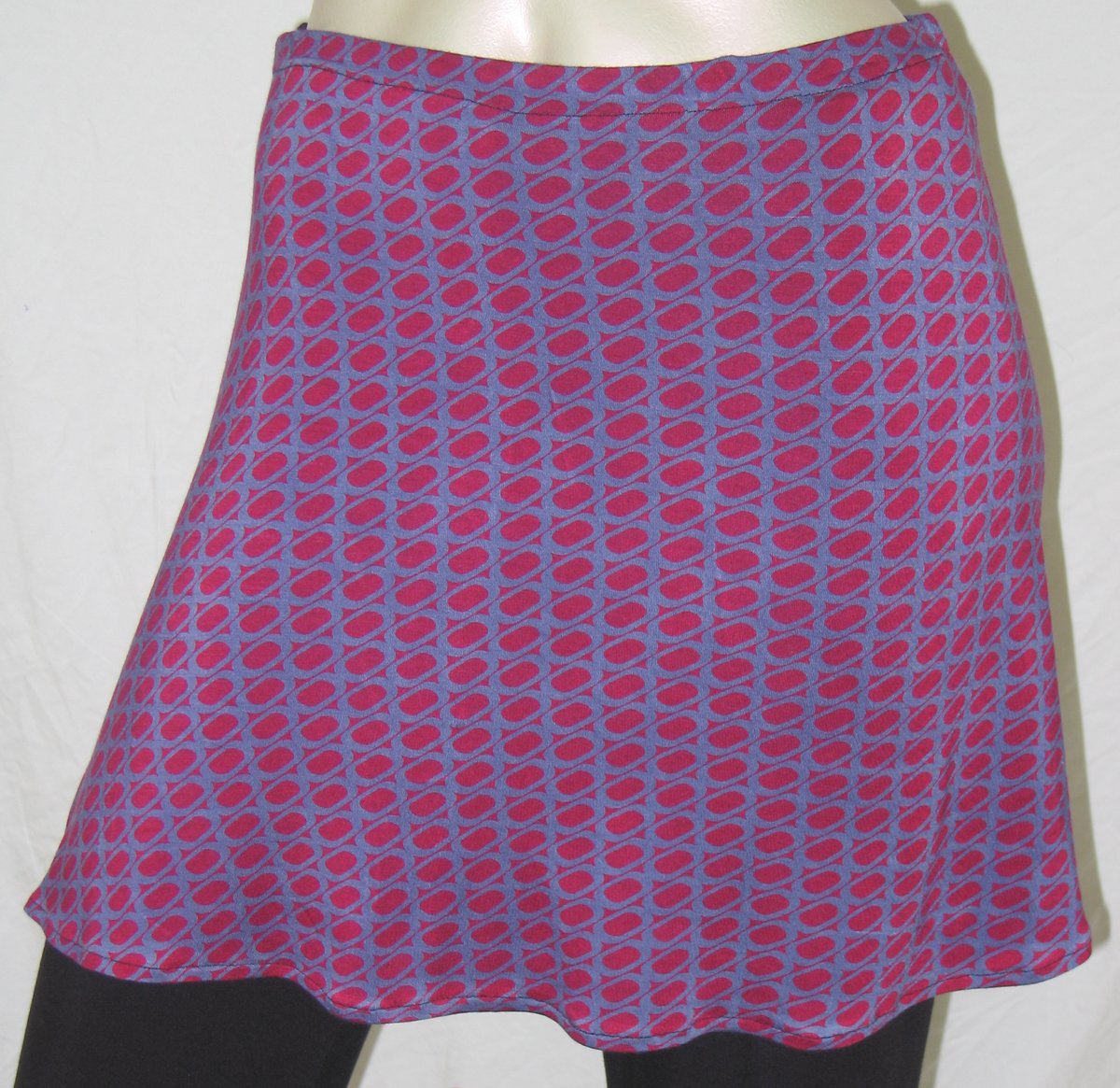 Image of Short ladies skirt purple/red
