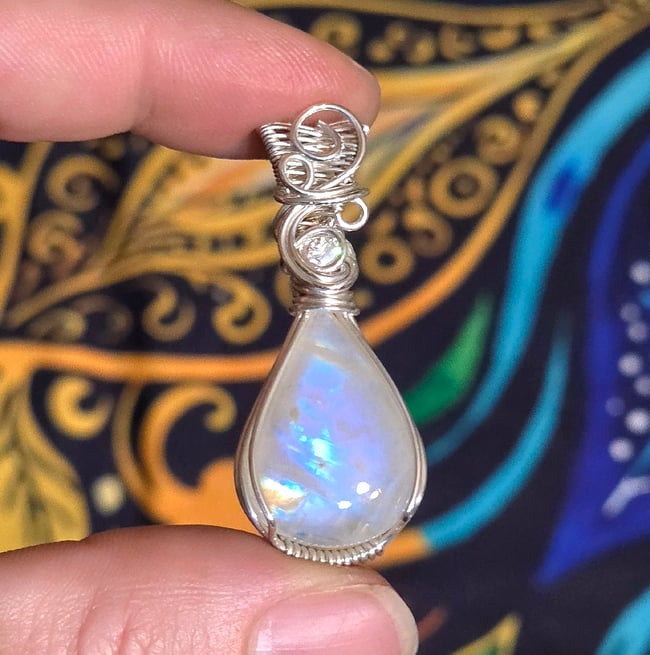 Moonstone in Sterling silver w/ 18" chain